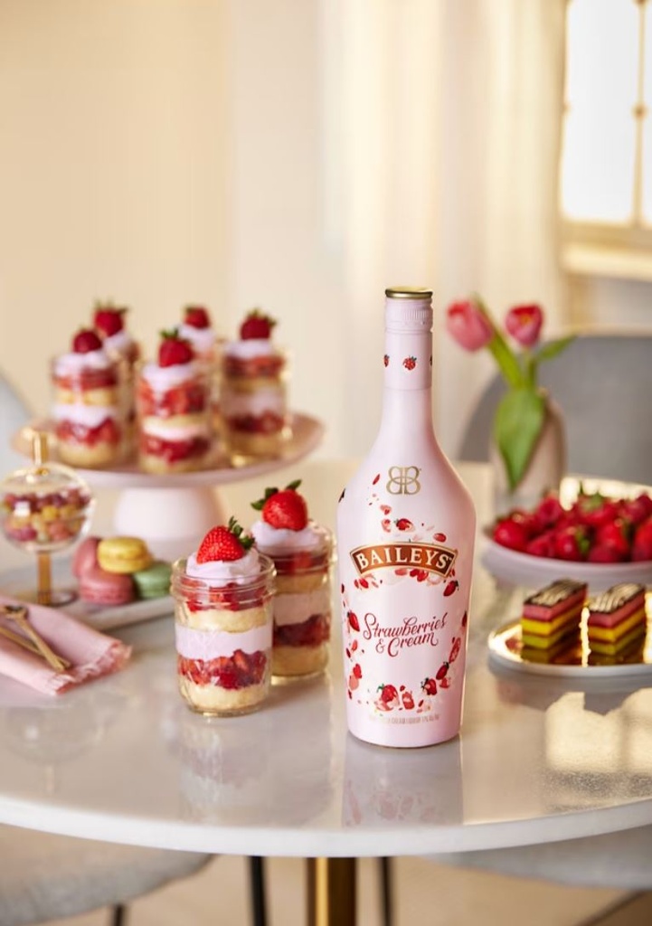 Baileys Strawberries And Cream Liqueur 70cl